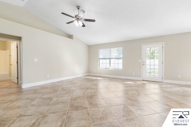 Foto del edificio - 40 Pine Brook Dr