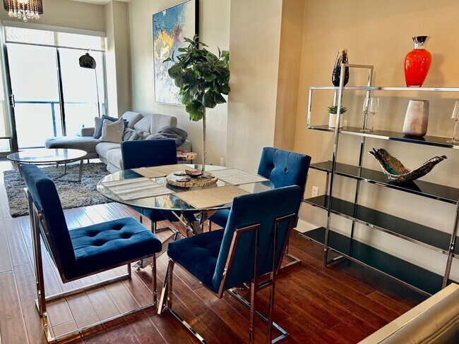 Foto del edificio - Hi Rise One Bedroom Condo