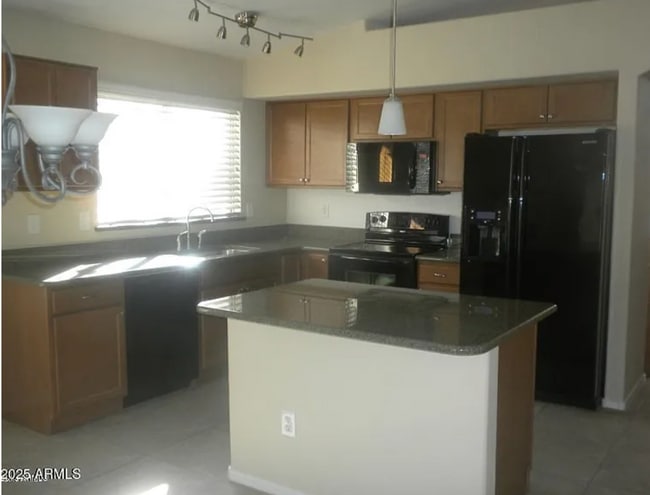 Building Photo - 1570 W Ivanhoe Ct