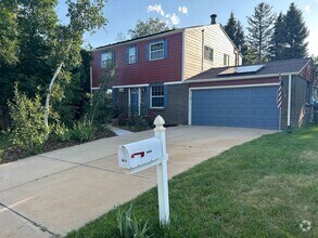 Building Photo - 1061 Cottonwood St