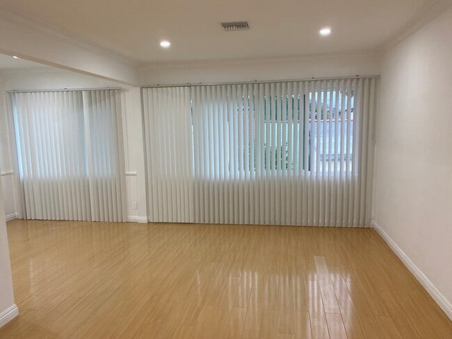 Living Room - 229 N Belmont St