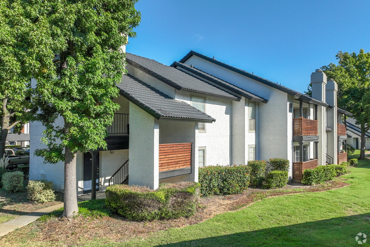 Primary Photo - Villas at Chase Oaks