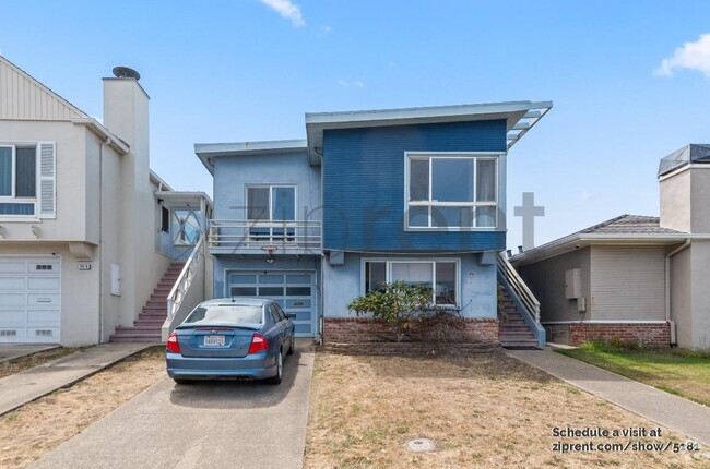Building Photo - 1002 S Mayfair Ave