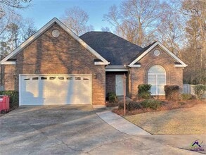 Building Photo - 104 Village Walk