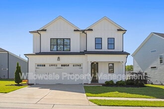 Building Photo - 2020 Moonraker Dr