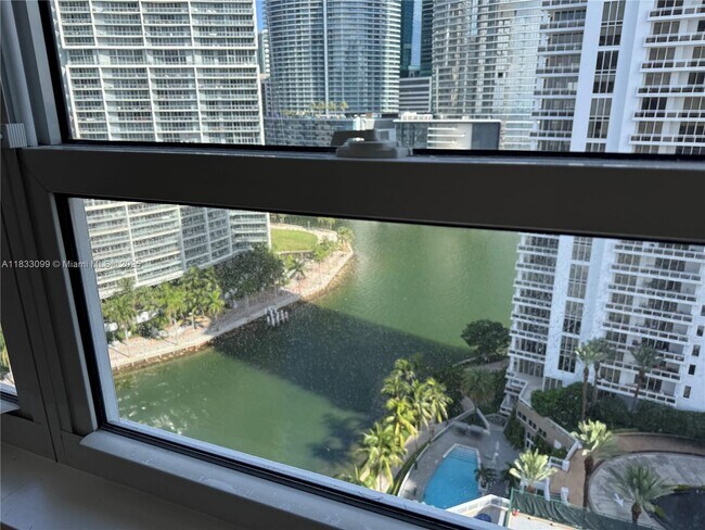 Foto del edificio - 801 Brickell Key Blvd