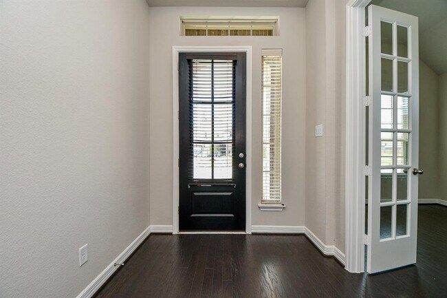 Foto del edificio - 6030 Marsh Lk Ct