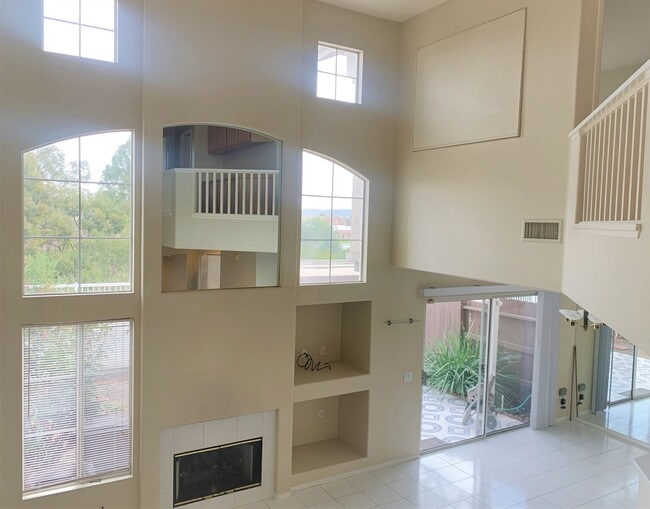 Building Photo - 3BR/2.5BA Home in Lovely Gated Community! ...