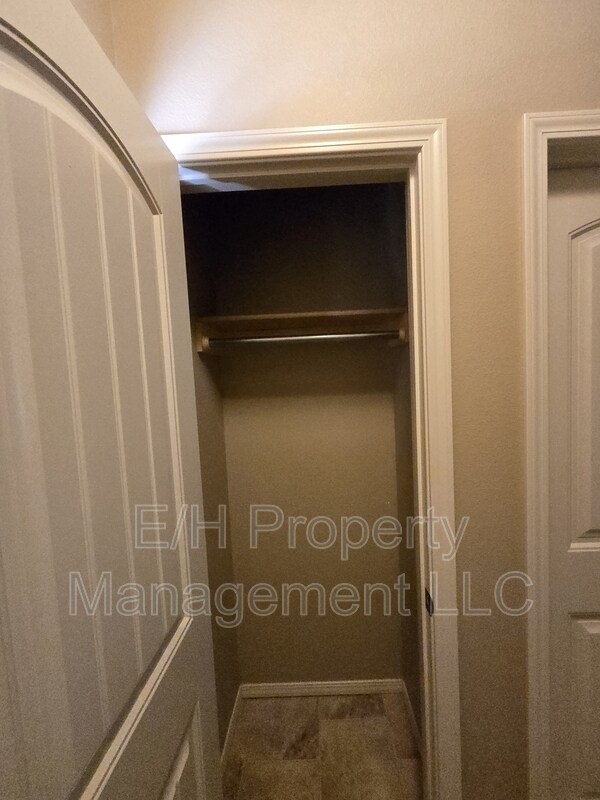 Foto del edificio - 2146 N Woodlawn Blvd