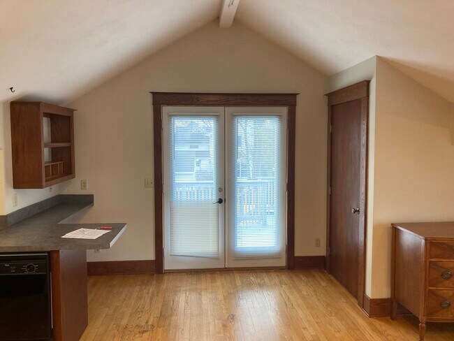 Entryway - 7315 University Ave