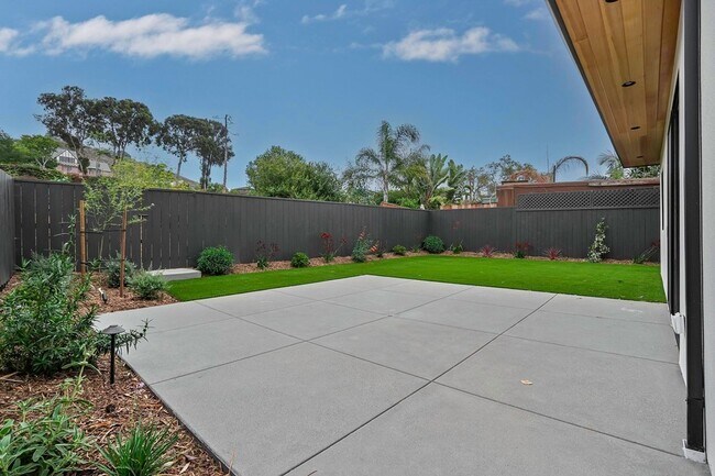 Building Photo - 6255 Dowling Dr
