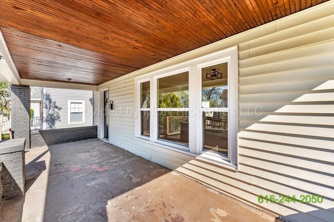 Foto del edificio - STUNNING REMODEL!!! Extremely Spacious 3 Bedroom (Extra Room) Home!! SECTION 8 APPROVED! (Handica...