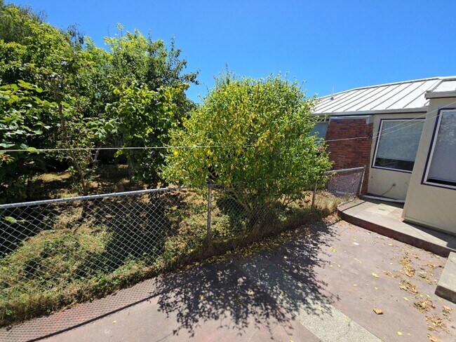Foto del edificio - 4BD/2BA Eureka home close to schools, medical services