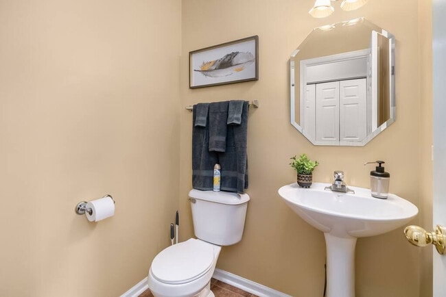 Building Photo - 2364 Shiloh Dr