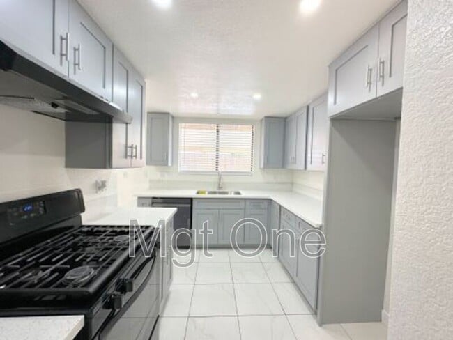 Foto del edificio - 25334 Valleywood Ct