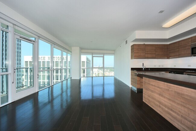 Foto del edificio - 3785 Wilshire Blvd