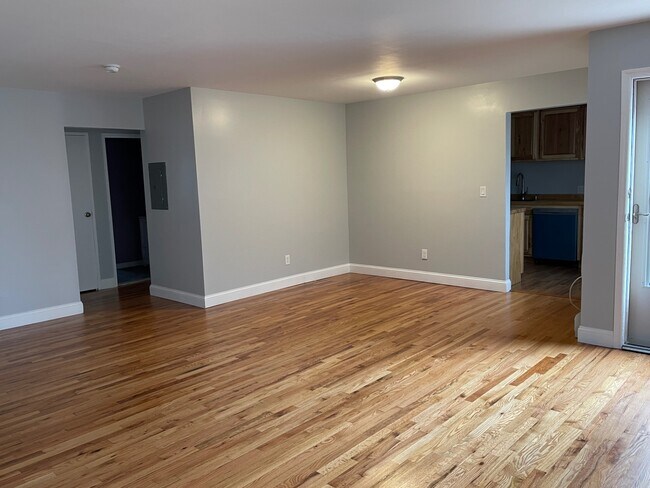 Building Photo - 250 Beechwood Ave
