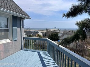 Building Photo - 10 Ocean St