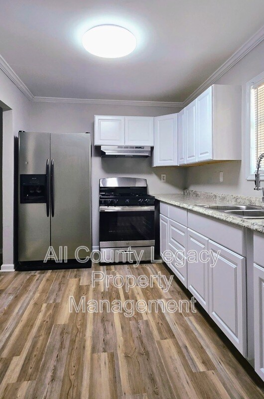 Building Photo - 917 S Indian Creek Dr