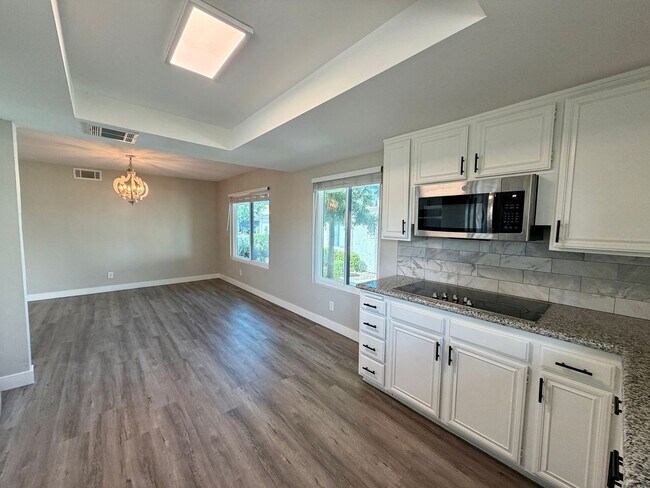 Building Photo - Wonderful Townhome in SE Vegas.