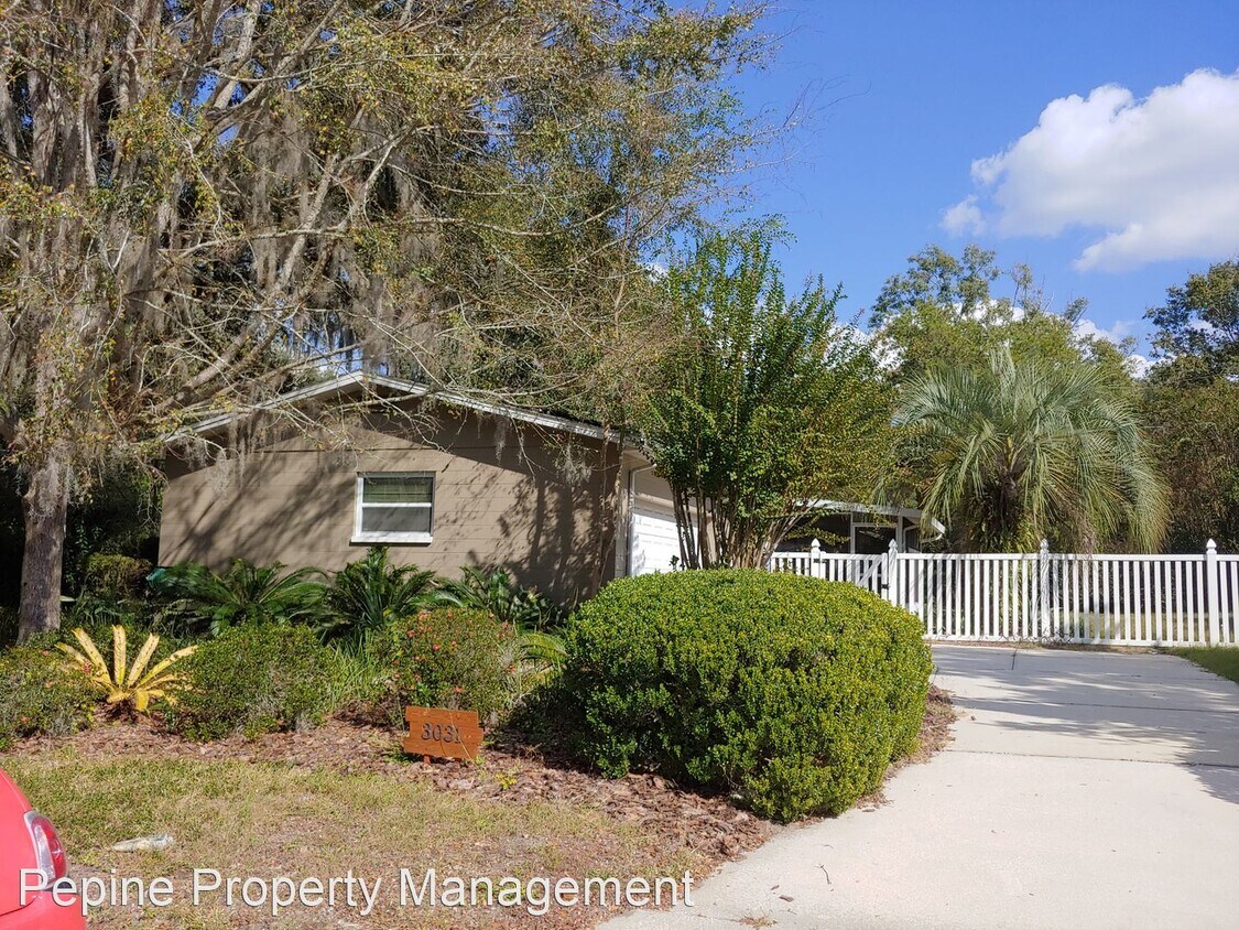 3 br, 2 bath House 3031 NW 22nd St House Rental in Gainesville, FL