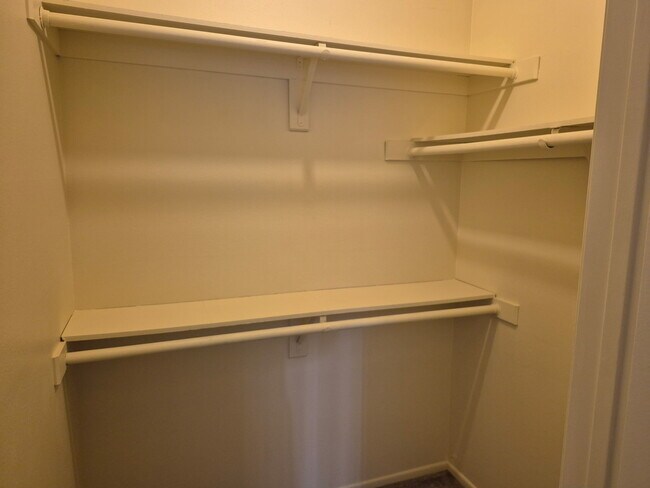 Foto del edificio - Dicken's Court Apartments