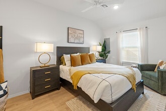 Building Photo - Chisholm Pointe