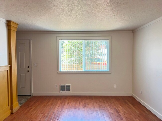 Foto del edificio - 1288 E Santiam St