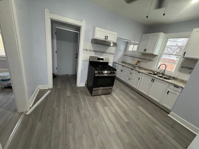 Foto del edificio - 7926 Cory Ave