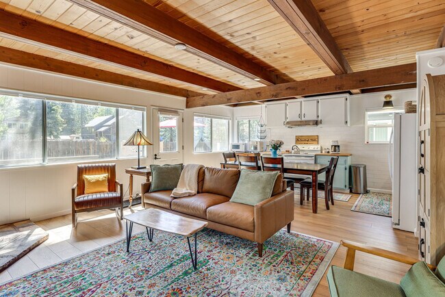 Building Photo - 923 Sagewood Dr