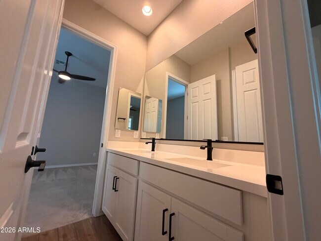 Foto del edificio - 5151 N 181st Dr