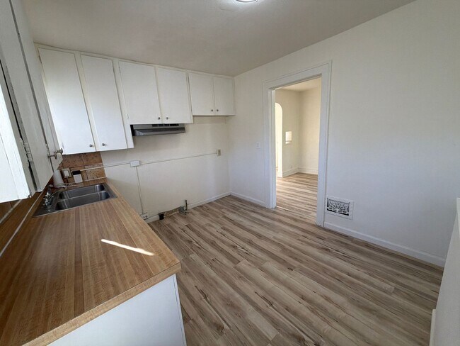 Foto del edificio - All Brick home on Meadowlark