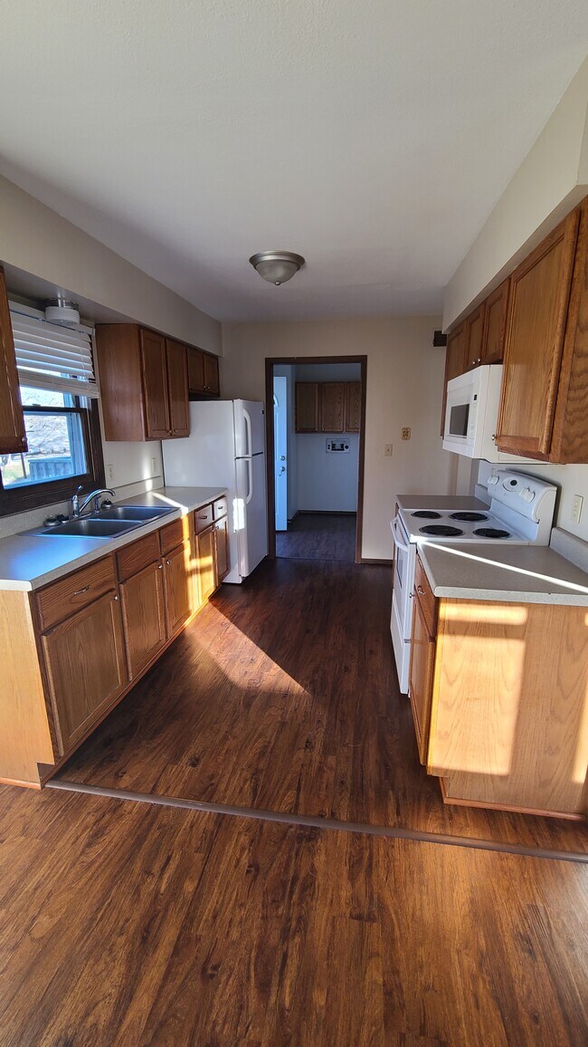 264 W M Ave, Nevada, IA 50201 Townhome Rentals in Nevada IA