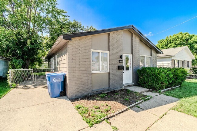 Foto del edificio - 23257 Stewart Ave