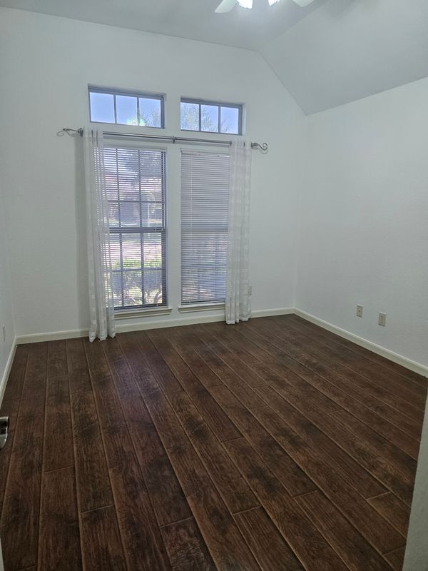 Foto del edificio - 5852 Windy Meadow Ln