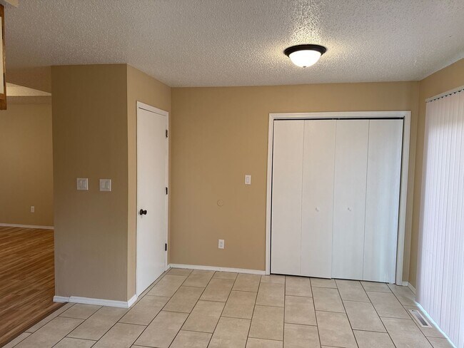Foto del edificio - 2 Bedroom 2 Bathroom Duplex for $895 in So...
