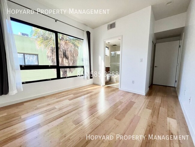 Building Photo - Charming Zephyr Gate townhome Available!
