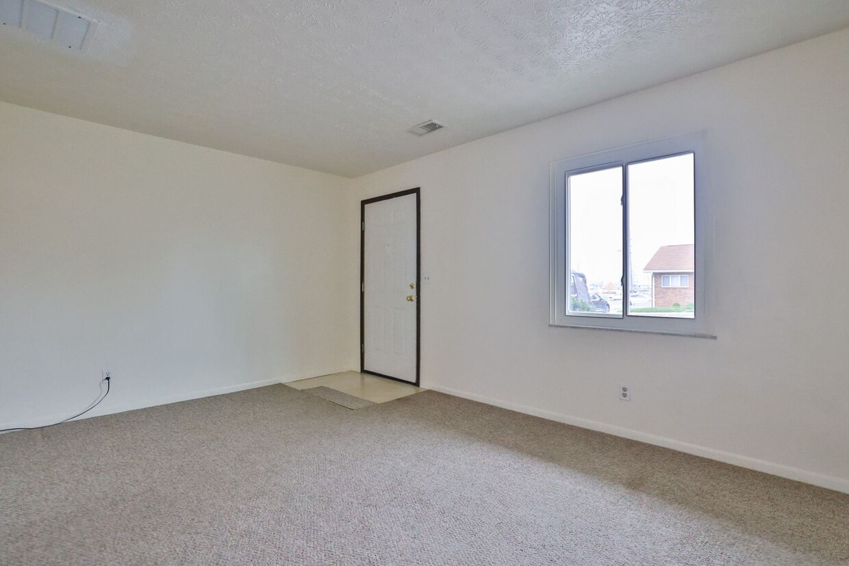 Building Photo - Troy Townhouses