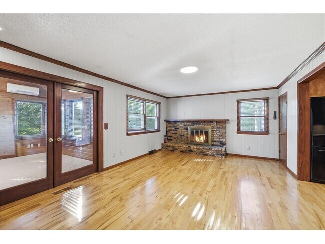 Foto del edificio - 6208 Hillside Rd