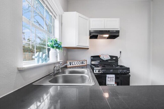 Foto del edificio - 5341 Ash Ln