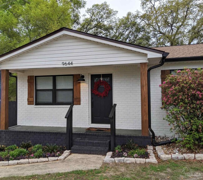 Building Photo - 9644 Hollowbrook Dr