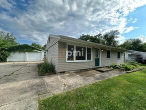Building Photo - 380 Lahonda Dr