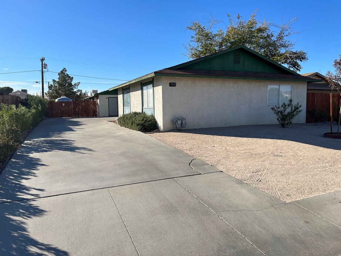 721 W Atkins Ave Unit A, Ridgecrest, CA 93555 Apartments in