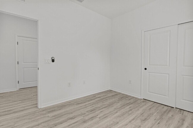 Foto del edificio - 548 Knapp St