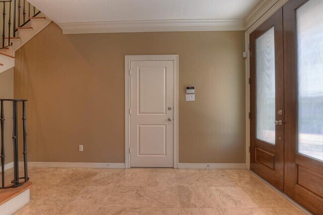 Foto del edificio - 2406 Wroxton Rd