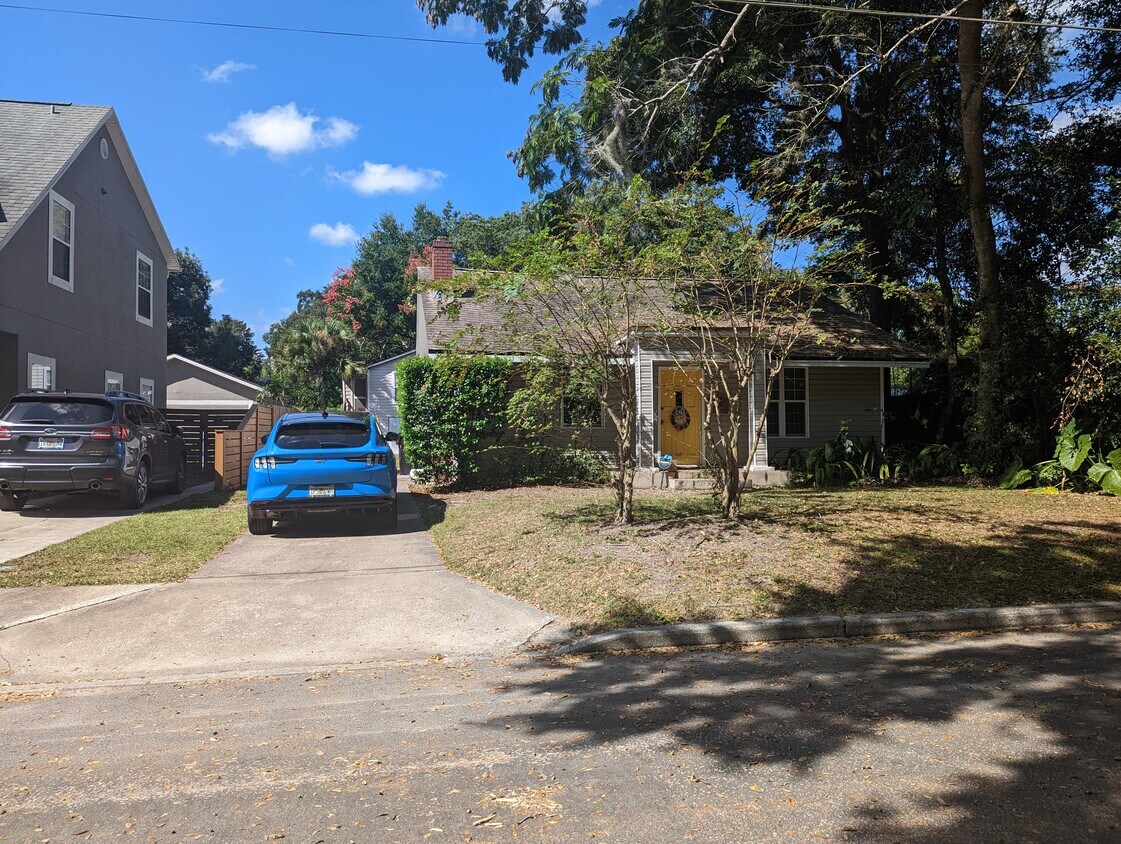 Primary Photo - 838 Meridale Ave