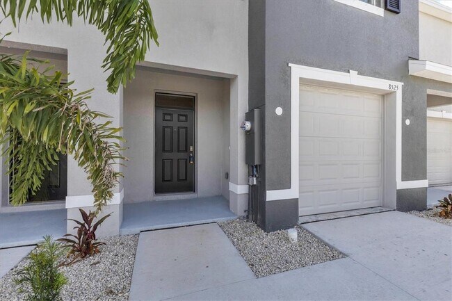Foto del edificio - 8525 Milestone Dr