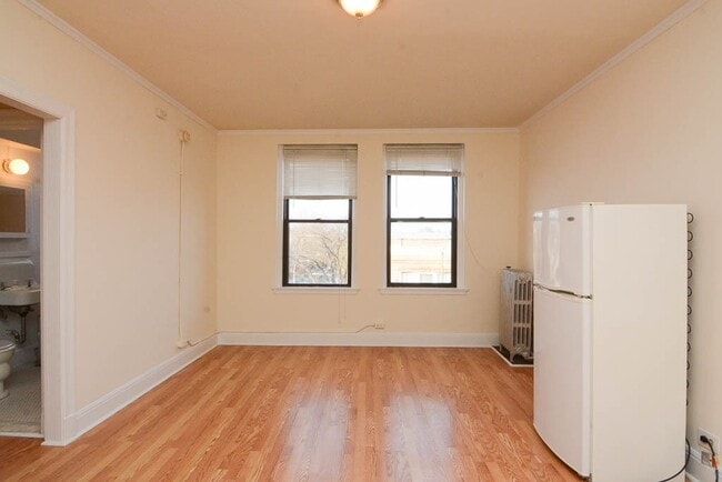 Foto del edificio - 3335 W Diversey Ave