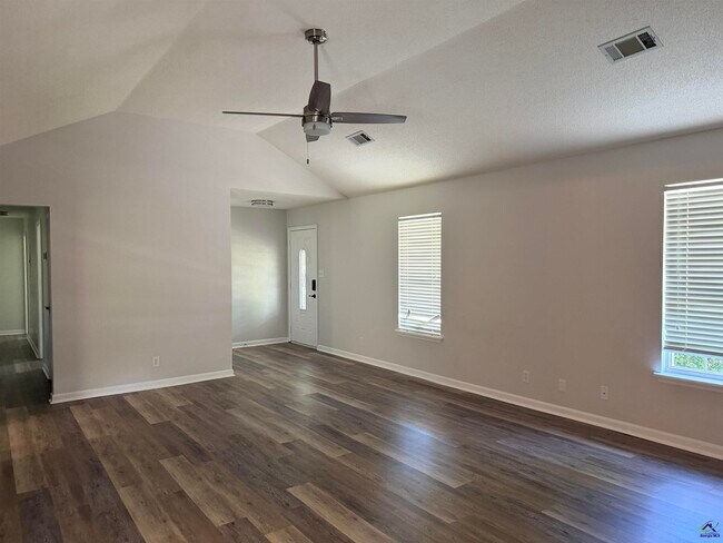 Foto del edificio - 107 Barrington Pl N