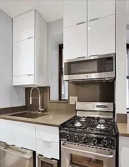Building Photo - 697 Tenth Avenue